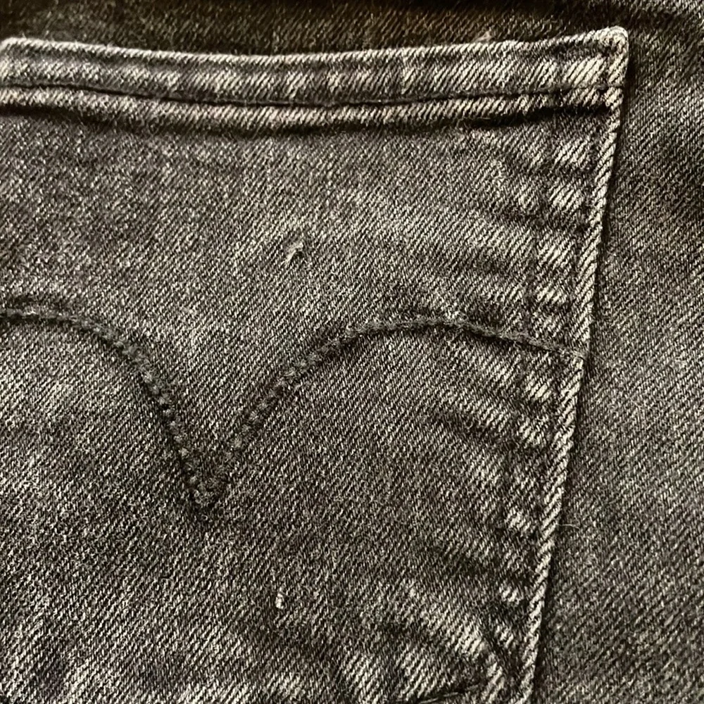 Levi’s boyfriend jean, black distressed, girls size 10